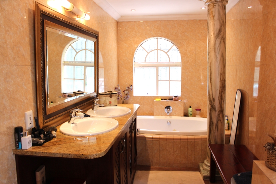 5 Bedroom Property for Sale in Old Place Western Cape